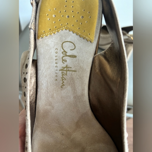 COLE HAAN Perforated Peep Toe Wedges 8 B NikeAir Taupe Suede - Picture 3 of 4